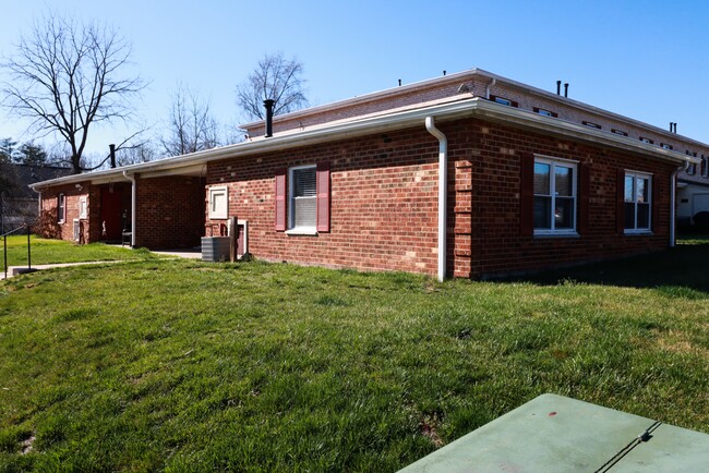 Foto del edificio - 9240 Bridle Path Ln