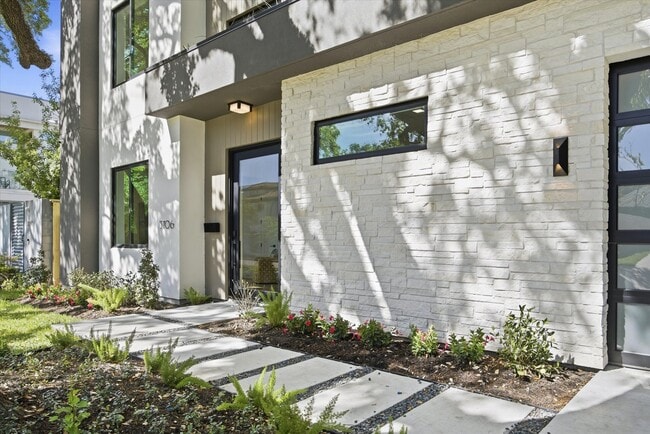 Building Photo - 3106 Newcastle Dr