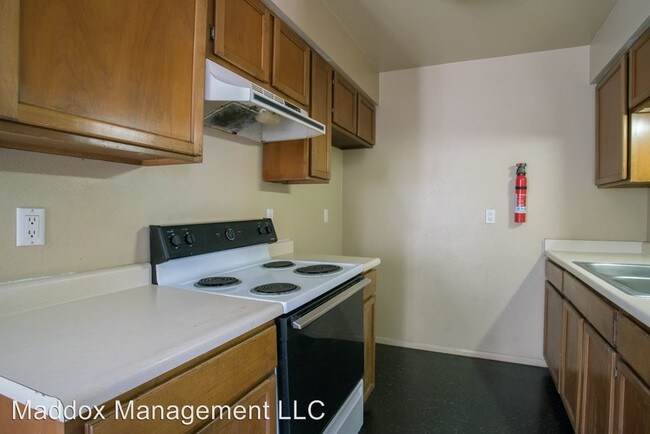 Building Photo - 404 Cornell Dr SE