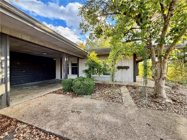 Building Photo - 26 Shakespeare Dr