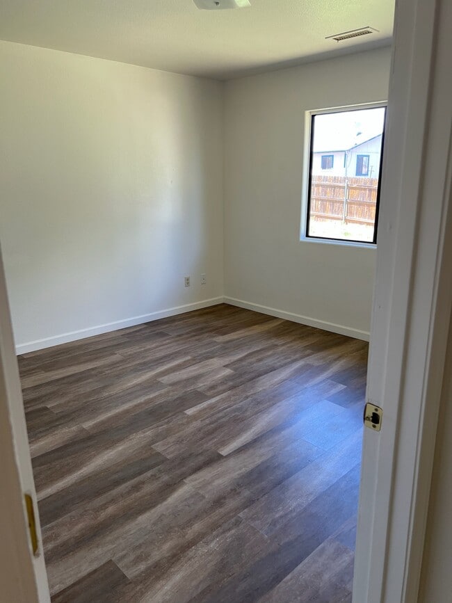 Building Photo - 6086 N Peak Cir