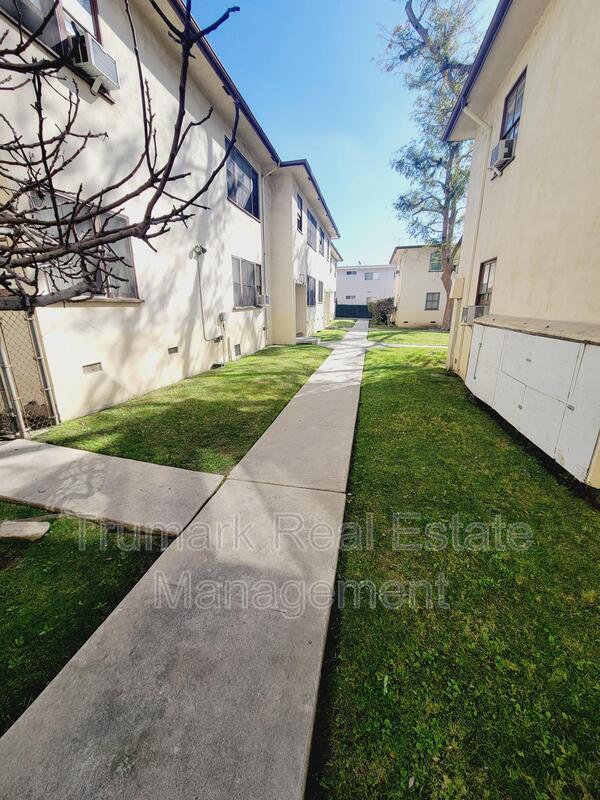 Foto del edificio - 2327.75 Merton Ave