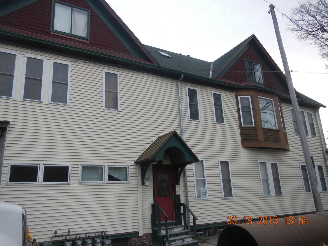 931 E Hadley St, Milwaukee, WI 53212 931 E Hadley St Milwaukee, WI