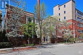 Building Photo - 6-6 Wellesley Pl