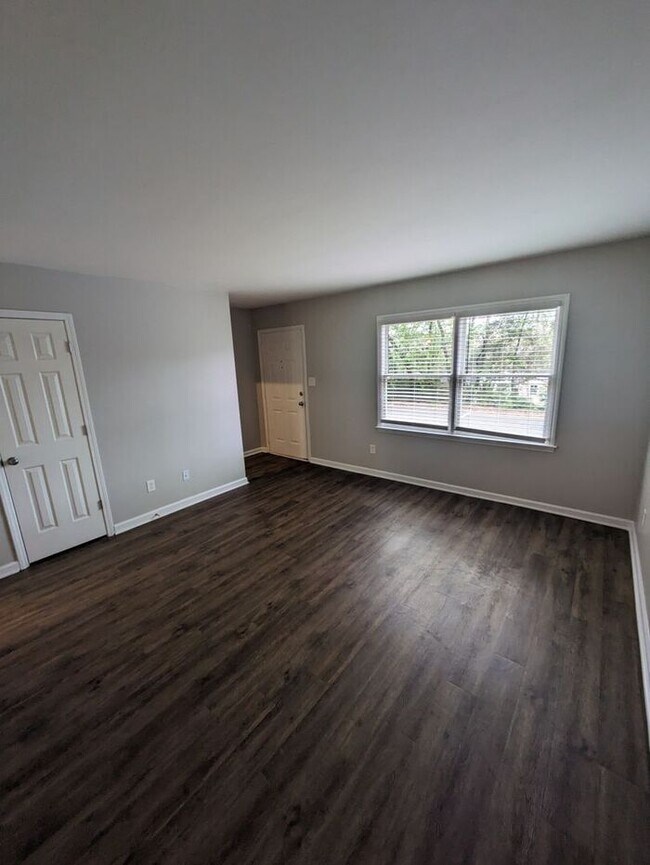 Building Photo - 2BD/1.5BA Townhome in Hickory
