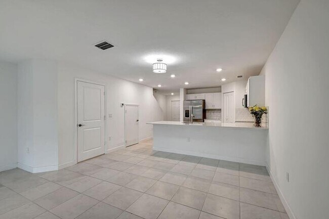 Foto del edificio - 6851 Broadwater Ln