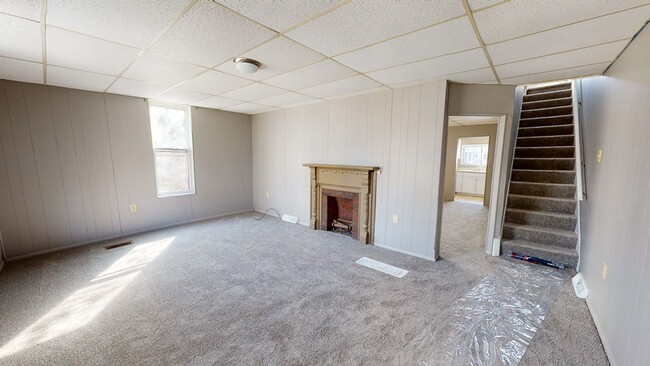 Building Photo - Large 2 bedroom 1 bath home recently renov...