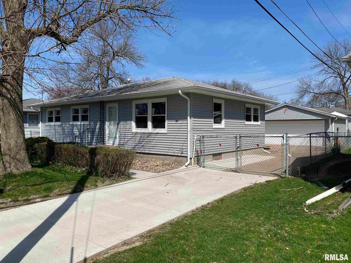 79158 1/2 8 1/2 St W, Rock Island, IL 61201 House Rental in Rock