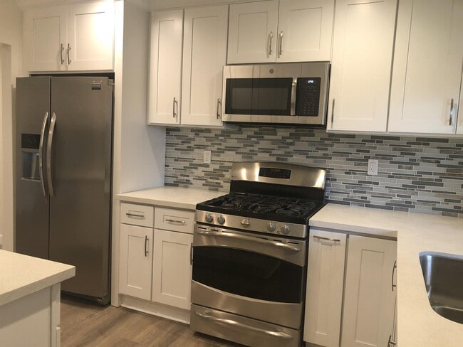 Foto del edificio - 31501 Lindero Canyon Rd