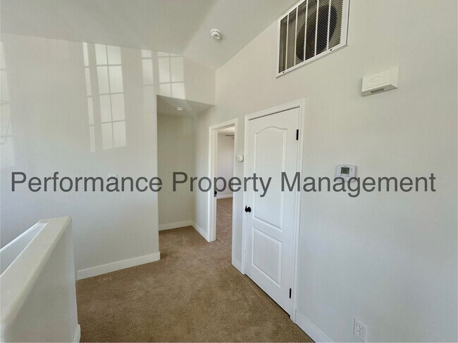 Foto del edificio - 5012 Yellow Rose Ct