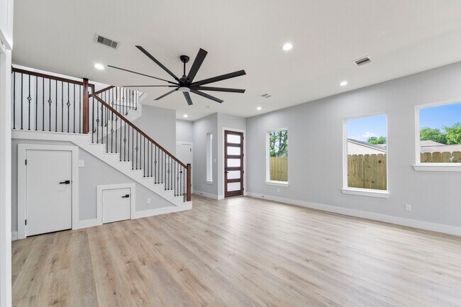 Building Photo - 6631 Foster St