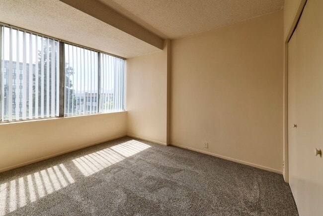 Interior Photo - Hollywood Towne House