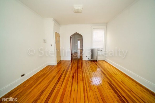 Building Photo - 34-40-40 43rd St
