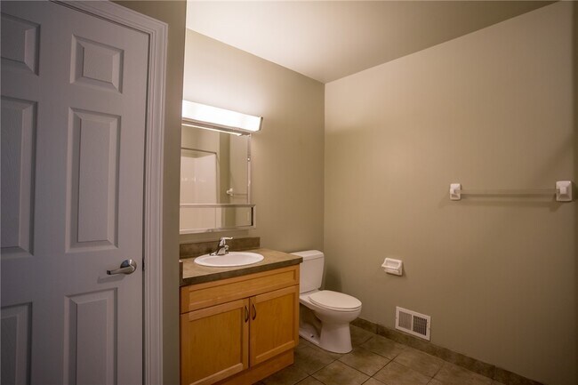 Foto del edificio - 310 Exchange Blvd