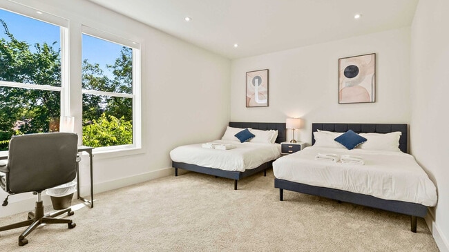 Building Photo - 1733 N Fitzhugh Ave