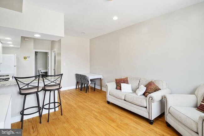 Building Photo - 615 S 11th St