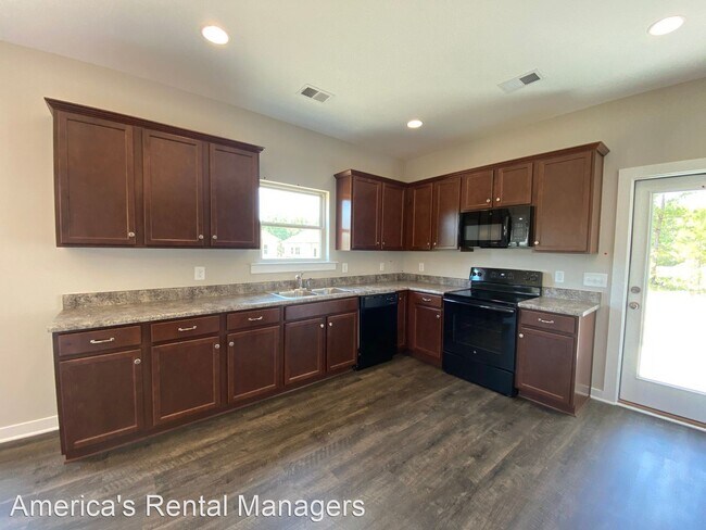 Building Photo - 4 br, 2 bath House - 31 Water Oak Drive