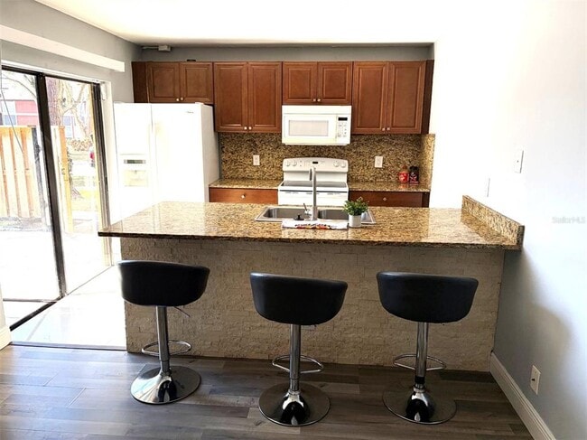 Foto del edificio - 5371 Bamboo Ct
