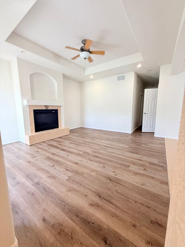 Building Photo - 927-MF2-E2