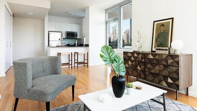 Building Photo - 1 bedroom in LONG ISLAND CITY NY 11109