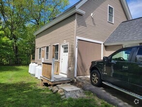 Building Photo - 333 Lake St