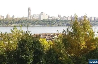 Building Photo - 3 Old Wood Rd