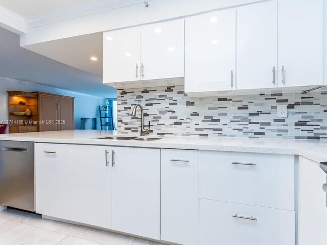 Building Photo - 2501 S Ocean Dr
