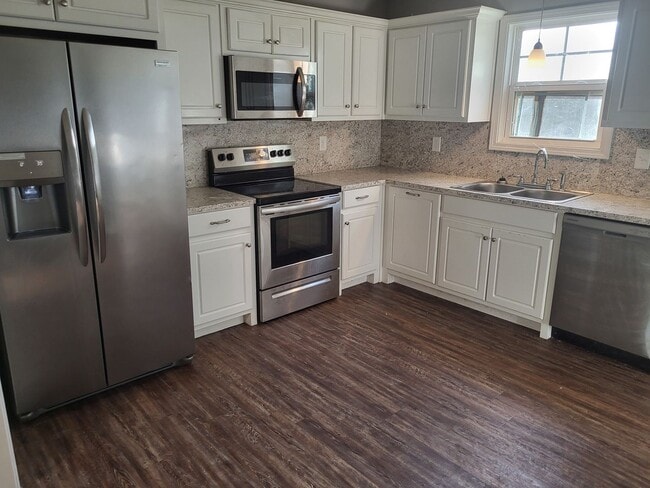 Building Photo - 3bd/2ba Beauty in Positively Phenix City!!