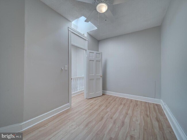 Foto del edificio - 1716 Homestead St