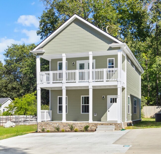 Building Photo - Close to Downtown! Home with 3 Bedrooms an...