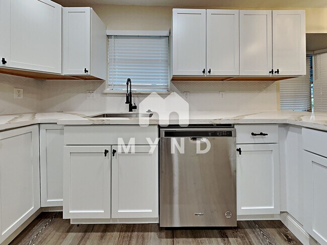 Building Photo - 2905 Shady Creek Dr