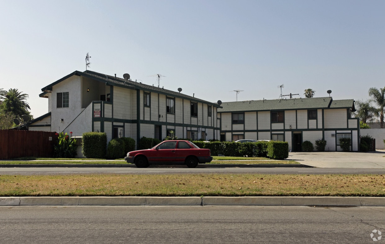 Primary Photo - 1200 N La Cadena Dr