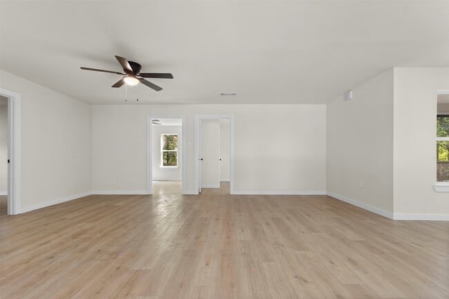 Photo - 2818 Holiday Dr House