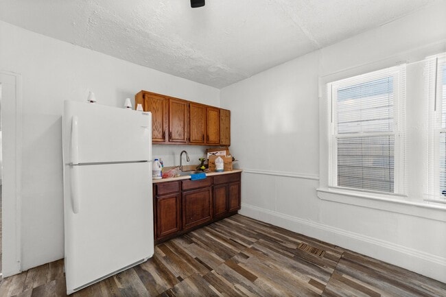 Building Photo - 8302 Sowinski Ave