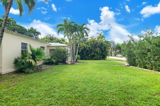 Foto del edificio - Beautiful home in quiet neighborhood