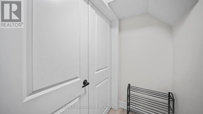 Building Photo - 341 Ironside Dr