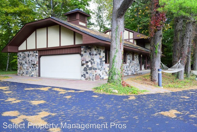 Building Photo - 4 br, 2.5 bath House - 18130 Coldwater Rd