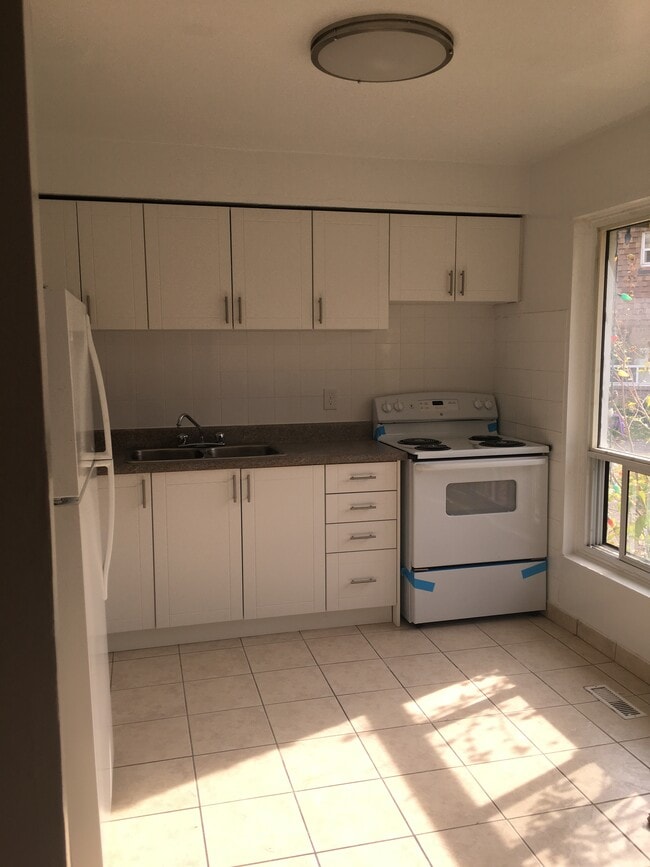 Building Photo - 3400 The Credit Woodlands Townhomes