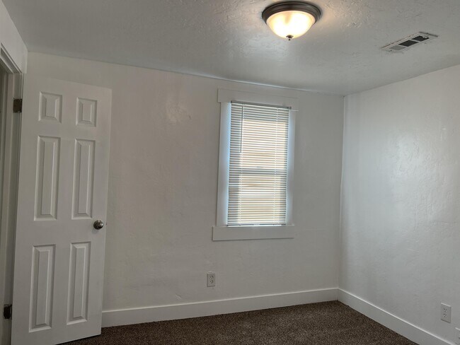 Building Photo - 243 Marvista Ln