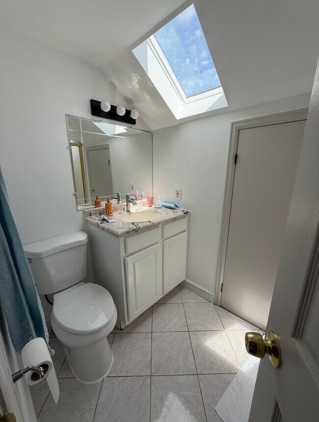 Habitación 1 - 2025 N Stafford St