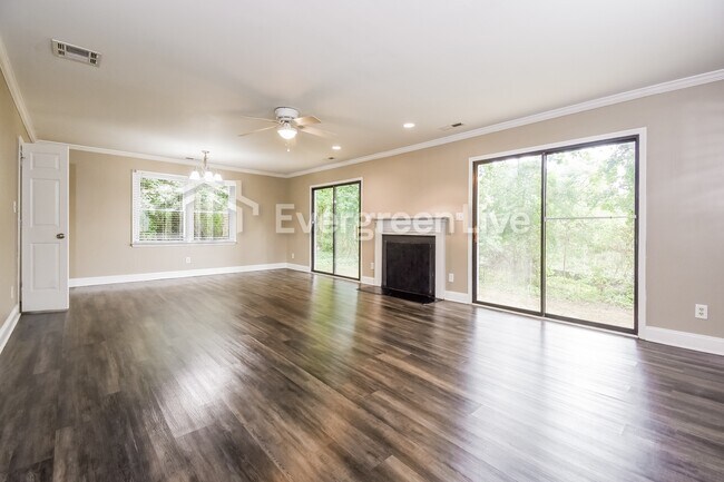 Building Photo - 245 Guinevere Ct