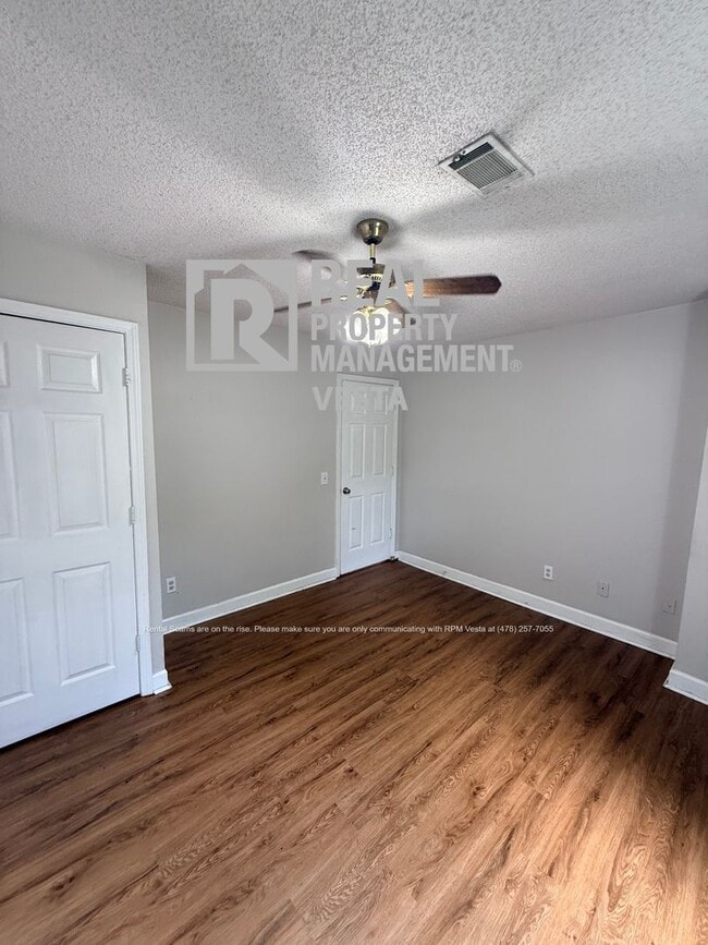 Building Photo - 3163 Highpoint Dr