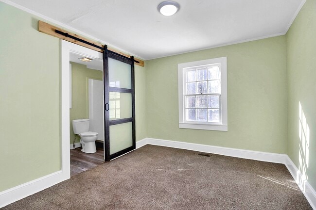 Building Photo - 1208 Saratoga Dr