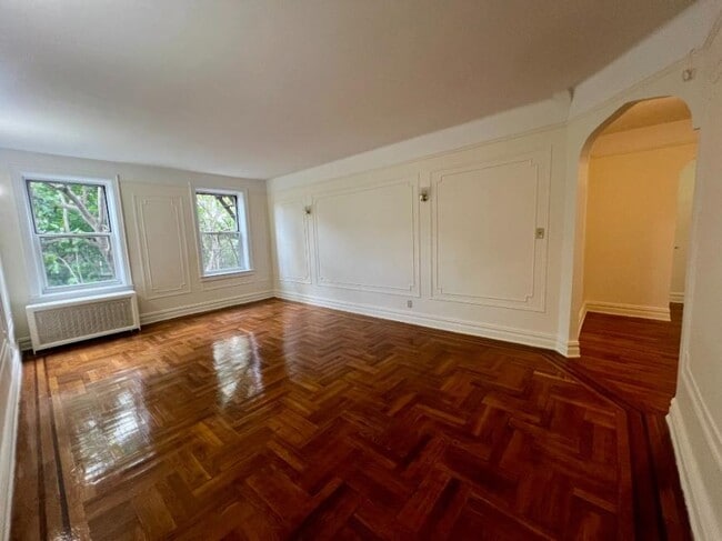 Foto del edificio - 1 bedroom in SUNNYSIDE NY 11104
