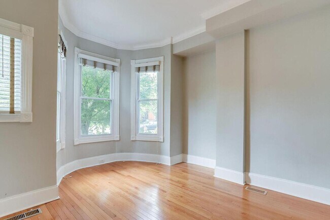 Building Photo - 1417 G St NE