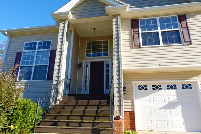 Building Photo - 9 Flowerwood Dr