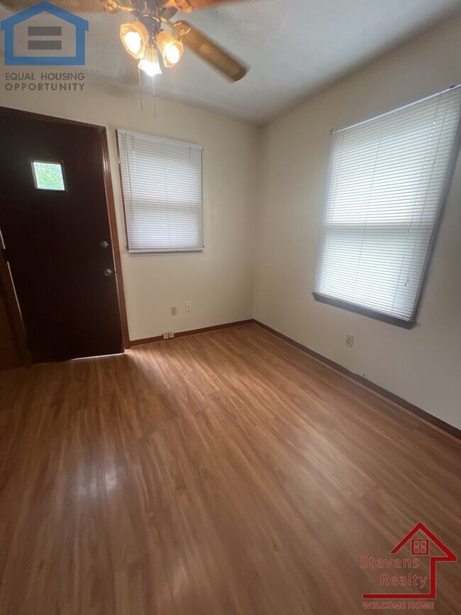 Foto del edificio - 6051 Nashville Hwy