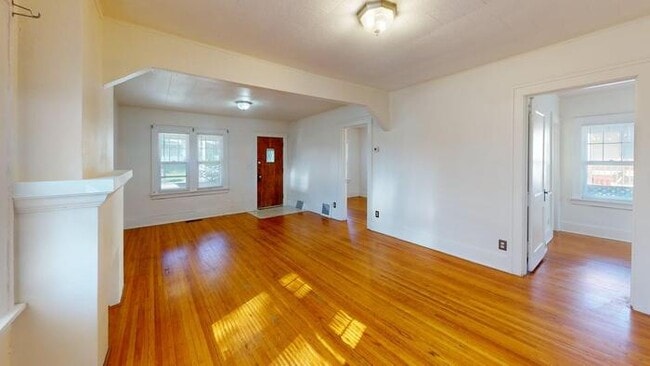 Building Photo - 611 N 2nd St