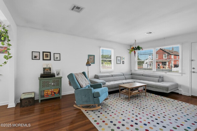 Building Photo - 157 Rumson Rd