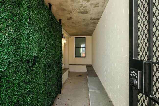 Foto del edificio - 1979 Biltmore St NW